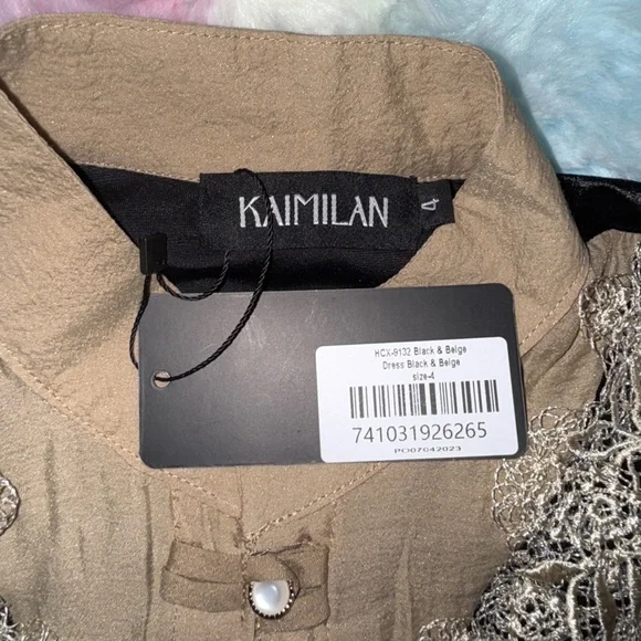 NWT KAIMILAN Chic Velvet Dress with Beige Accents - Picture 5 of 15